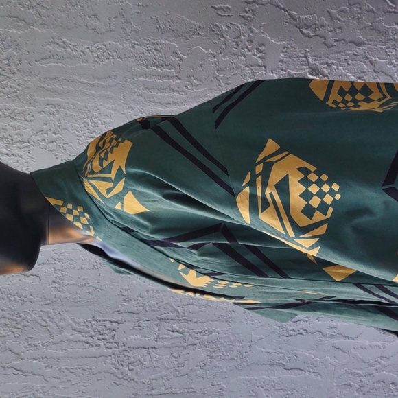 VIVI The Man Men's Cultural Robe - Picture 3 of 17